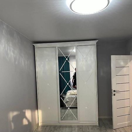 Стильная Квартира На Позняках Газ И Низкий Этаж Kiev Exterior foto